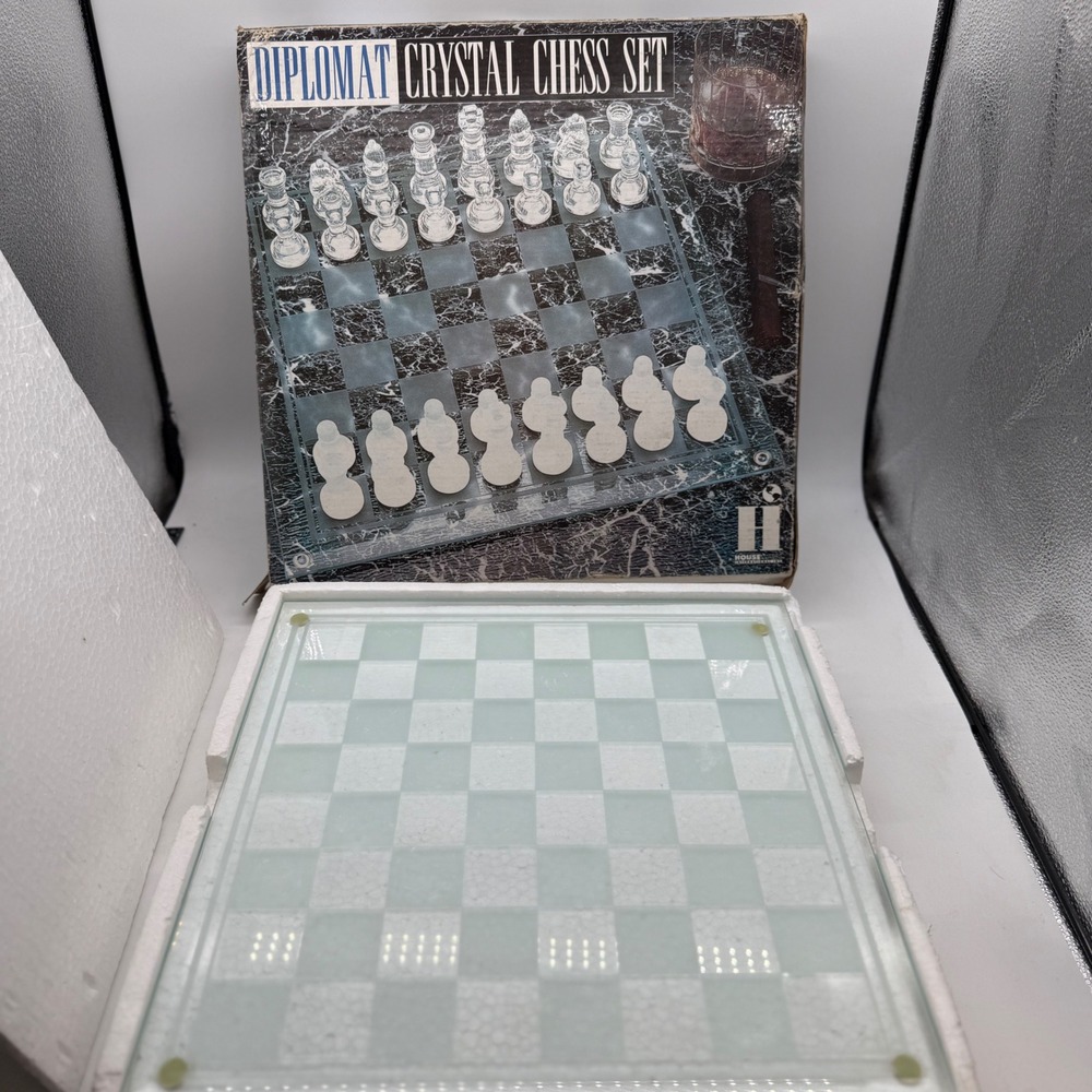 Diplomat Crystal Chess Set Glass Board 32 Frosted and Clear Pieces Original Box